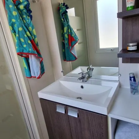 Mobil Confortable Avec Terrasse A Saint-geniez-d'olt, 6 Personnes - Api-1-52-1296 Campingplads Saint-Geniez-dʼOlt