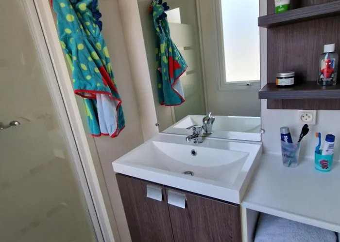 Mobil Confortable Avec Terrasse A Saint-geniez-d'olt, 6 Personnes - Api-1-52-1296 Campingplads Saint-Geniez-dʼOlt