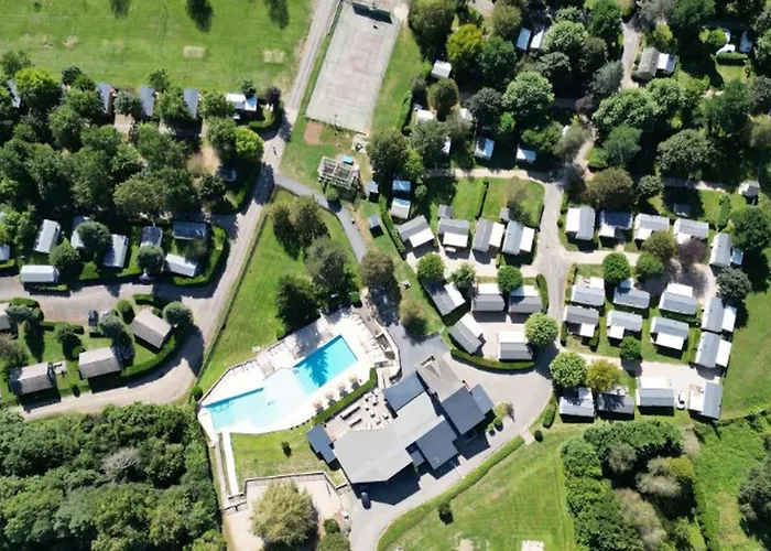 Campingplads Mobil Confortable Avec Terrasse A Saint-geniez-d'olt, 6 Personnes - Api-1-52-1296