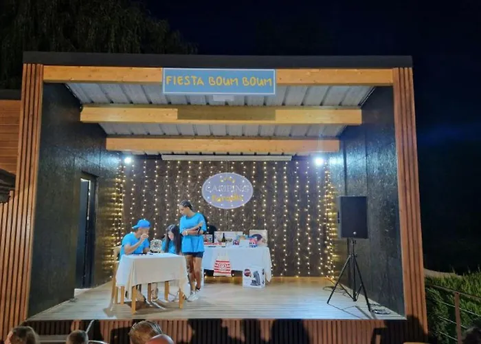 Camping Mobil Confortable Avec Terrasse A Saint-geniez-d'olt, 6 Personnes - Api-1-52-1296